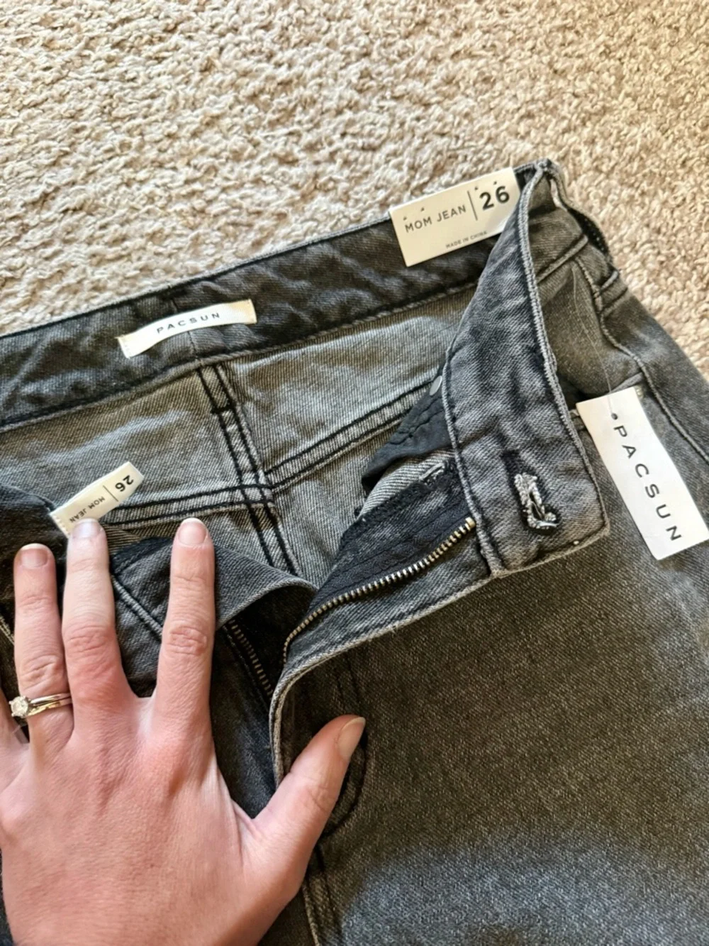 PacSun Distressed Straight Leg Mom Jeans NWT Ripped Denim High Rise Women’s 26 - Picture 2 of 5